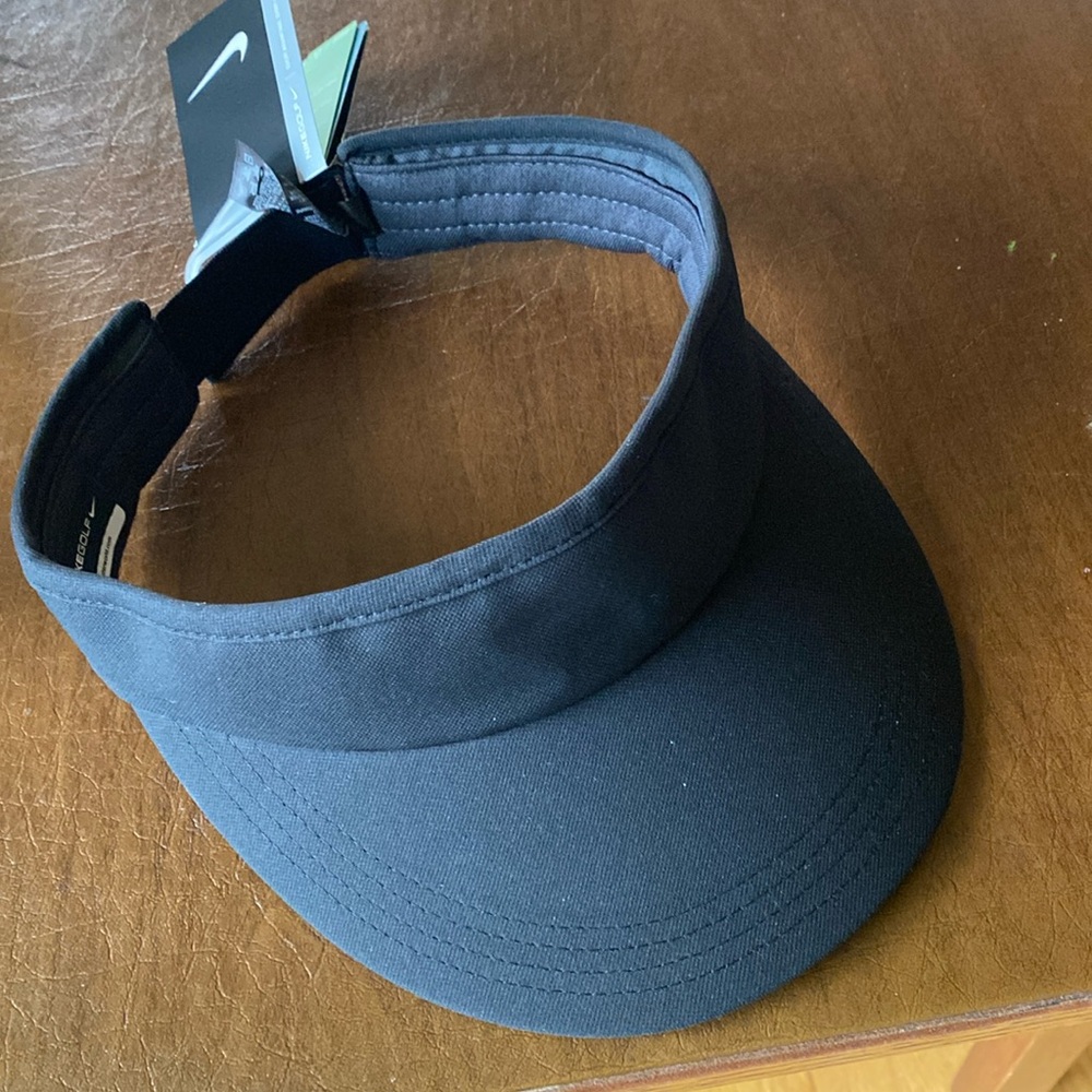 NWT NIKEGOLF black, adjustable visor